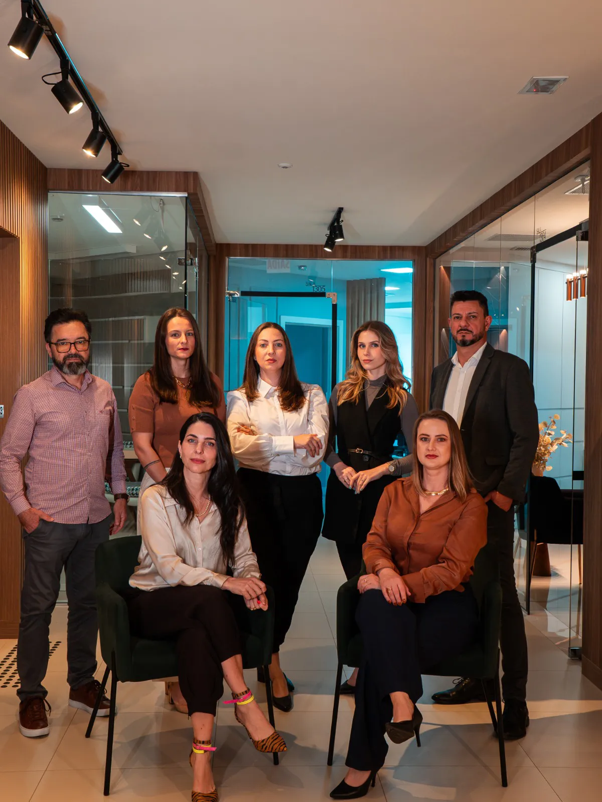 Equipe da Revir Soluções Tributárias reunida no escritório em Chapecó (SC)